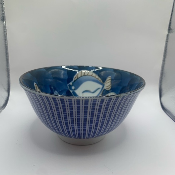 Rice Bowls 4 Japanese Fish Painted. Excellent condition. 3” tall, 6” wide. - Picture 6 of 13